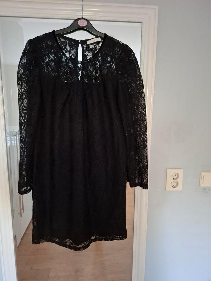 Zwarte kanten jurk Vila - Maat L, Kleding | Dames, Jurken, Zo goed als nieuw, Maat 42/44 (L), Zwart, Boven de knie, Ophalen of Verzenden