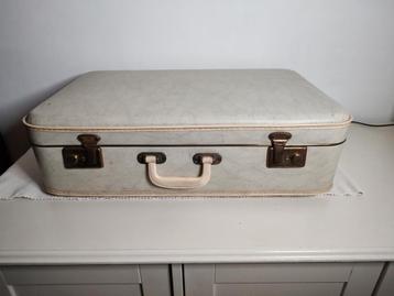 K441 VINTAGE jaren 50 koffer van geperst karton beschikbaar voor biedingen