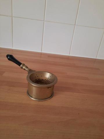 Verzilverde theezakjeshouder met zwart handvat beschikbaar voor biedingen