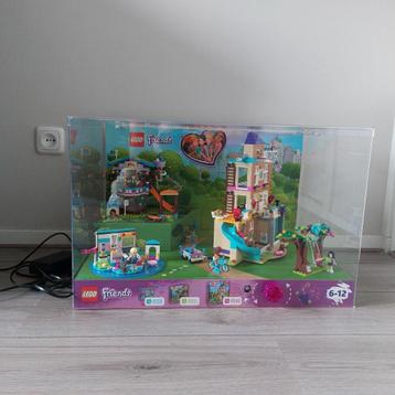 Lego showcase vitrinekast friends.  beschikbaar voor biedingen