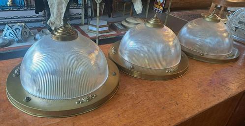 Grote holophane lamp / plafondlamp 70 cm doorsnee 35 cm hoog, Antiek en Kunst, Antiek | Lampen, Ophalen