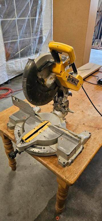 Dewalt afkortzaag dw706  beschikbaar voor biedingen