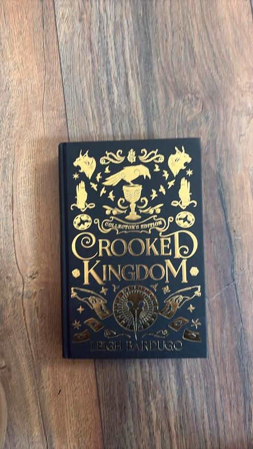 Collector’s Edition – Crooked Kingdom met handtekening, Boeken, Fantasy, Zo goed als nieuw, Ophalen of Verzenden