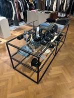 Glazen display tafel met zwart staal 200 x 80 x 86, Ophalen of Verzenden, Zo goed als nieuw, 25 tot 50 cm, Rechthoekig