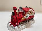 Kerstdeco polystone kerstman en beer in locomotief, Diversen, Ophalen of Verzenden, Zo goed als nieuw
