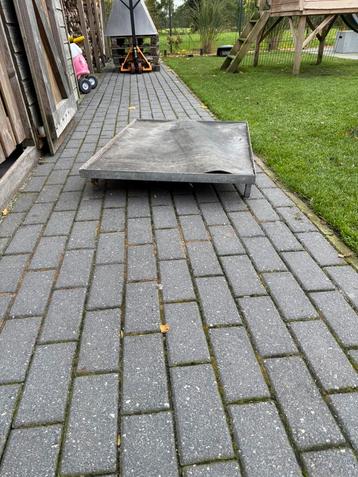 Honden ligplaats beschikbaar voor biedingen