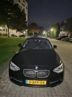 BMW 1-Serie 114I 75KW 5-DR 2014 Zwart, Auto's, BMW, 65 €/maand, Stof, 4 cilinders, Zwart