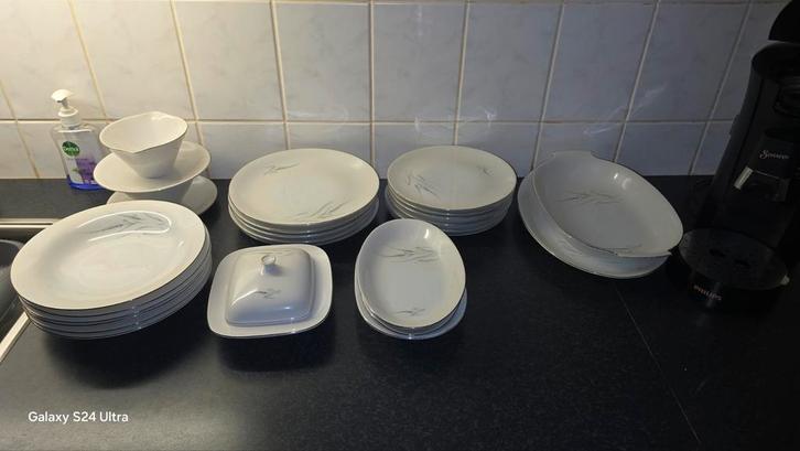 Wedgwood servies, Huis en Inrichting, Keuken | Tupperware, Zo goed als nieuw, Schaal, Wit, Crème, Ophalen