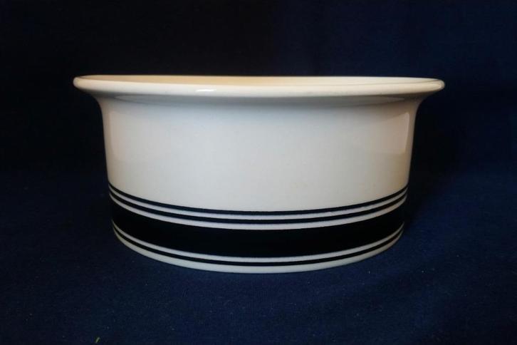 Arabia Finland Faenza - ronde schaal met zwarte banen, Antiek en Kunst, Antiek | Servies los, Ophalen of Verzenden