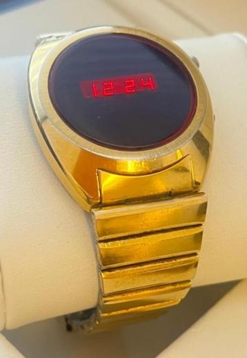 Vintage Briks red led horloge  beschikbaar voor biedingen