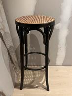 Mooie donkerbruine rotan barkruk, Ophalen, Met voetsteun, 60 tot 90 cm, Zo goed als nieuw