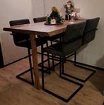 Bartafel met Stoelen, Ophalen