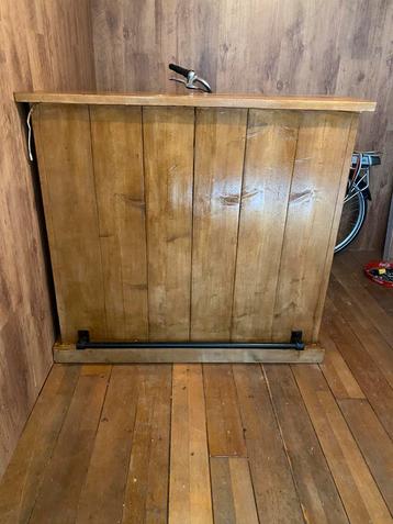 Houten mancave bar beschikbaar voor biedingen