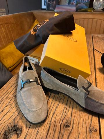 Tod’s Grey Suede Loafers, size 42 beschikbaar voor biedingen