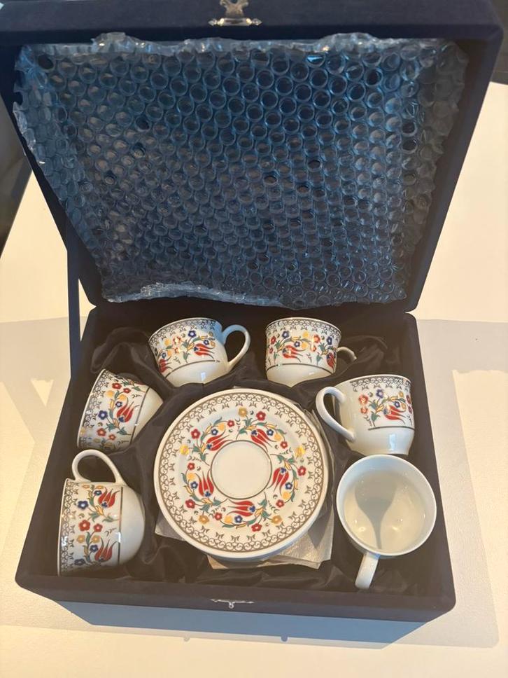 Turks porseleinen theeservies Kütahya Sanat Evi Handgemaakt, Verzamelen, Porselein, Kristal en Bestek, Nieuw, Kop en/of schotel
