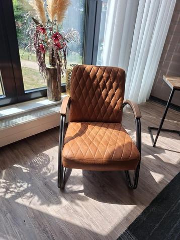 Te koop mooie fauteuil beschikbaar voor biedingen