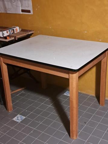 Formica tafel jaren 60 beschikbaar voor biedingen