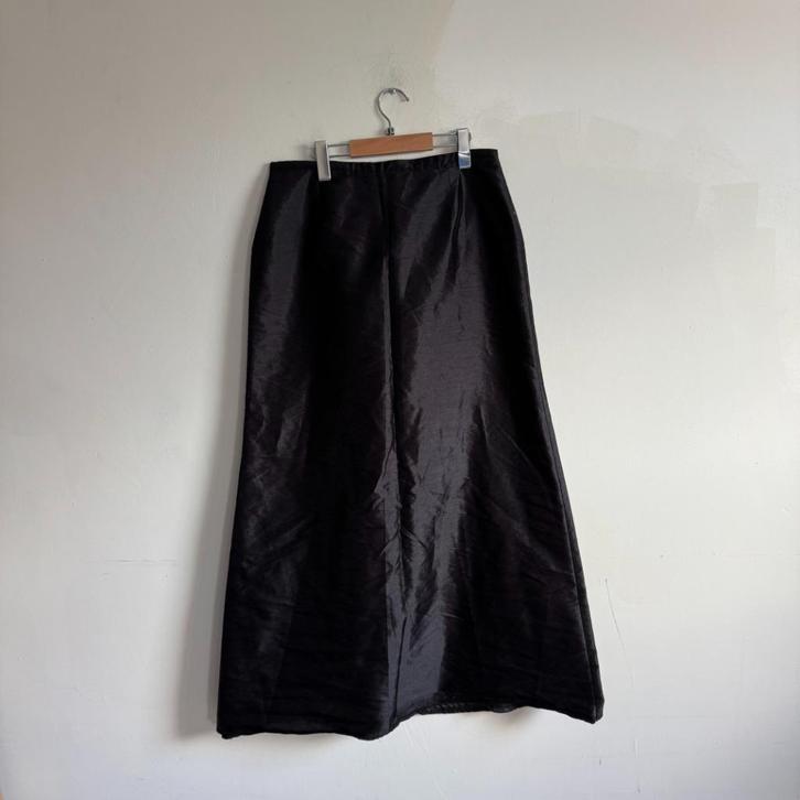 Vintage satijnen rok maat 44, Kleding | Dames, Rokken, Zo goed als nieuw, Maat 42/44 (L), Zwart, Onder de knie, Ophalen of Verzenden