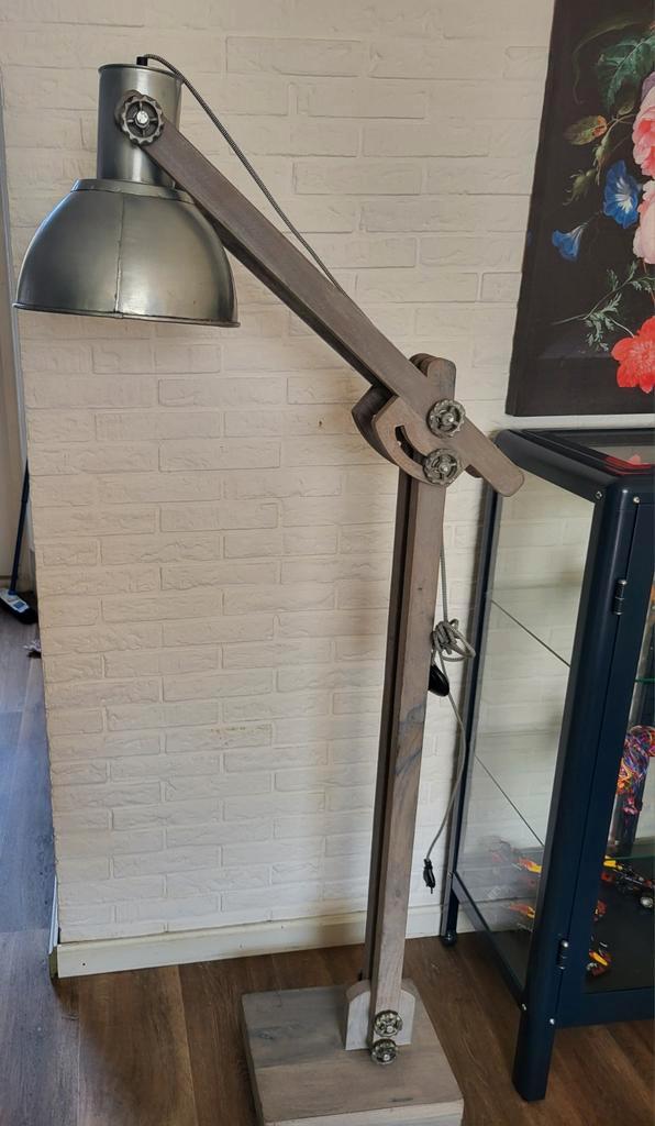 Industriële Vloerlamp - Verstelbaar, Huis en Inrichting, Lampen | Vloerlampen, Zo goed als nieuw, 150 tot 200 cm, Hout, Metaal
