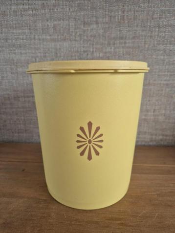 Tupperware trommel met sterdeksel Geel met bruine bloem beschikbaar voor biedingen