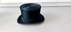 hoge zwarte hoed antiek trouwhoed 1965 maat 56 dickens style, Antiek en Kunst, Antiek | Kleding en Accessoires, Ophalen of Verzenden