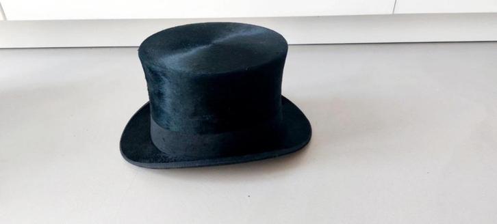 hoge zwarte hoed antiek trouwhoed 1965 maat 56 dickens style, Antiek en Kunst, Antiek | Kleding en Accessoires, Heren, Ophalen of Verzenden