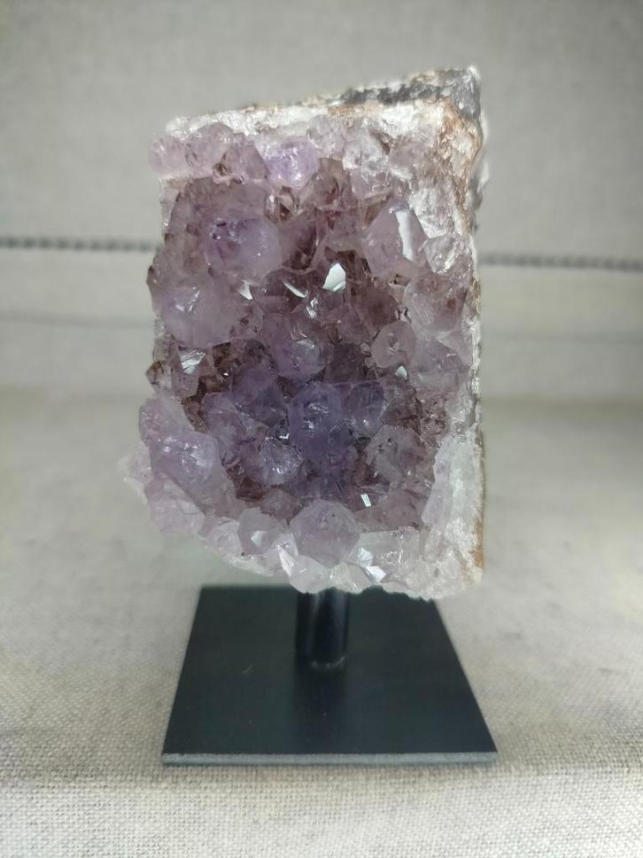 Amethist op standaard - OS15, Verzamelen, Mineralen en Fossielen, Mineraal, Ophalen of Verzenden