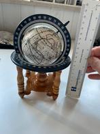 Miniatuur wereldbol. 17 cm hoogte, Ophalen of Verzenden, Zo goed als nieuw
