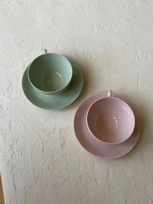 6 st Arabia Sointu theekopjes + schoteltjes roze en groen, Huis en Inrichting, Keuken | Servies, Gebruikt, Kop(pen) en/of Schotel(s)