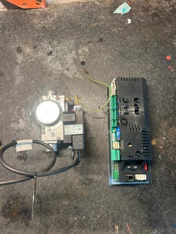 Remeha Avanta Branderautomaat en gasblok met ontstekingtrafo beschikbaar voor biedingen