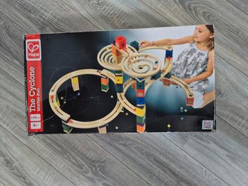 Hape - quadrilla - The cyclone - knikkerbaan beschikbaar voor biedingen