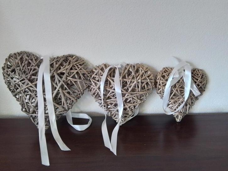 Woondecoratie - 3 houten hartjes met lint, Huis en Inrichting, Woonaccessoires | Overige, Gebruikt, Ophalen of Verzenden