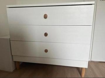 kledingkast en commode met bladvergroter Petit Amelie beschikbaar voor biedingen