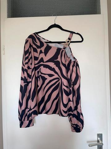 bruine zebra print one shoulde kettink blouse top mt L beschikbaar voor biedingen