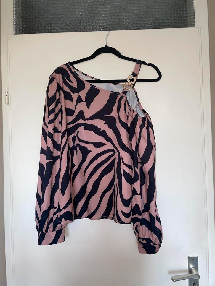 bruine zebra print one shoulde kettink blouse top mt L, Kleding | Dames, Blouses en Tunieken, Zo goed als nieuw, Maat 42/44 (L)