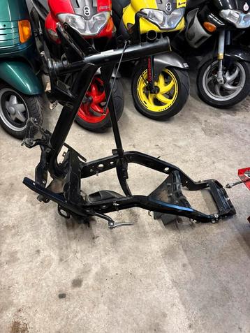 Gilera runner 125cc 180cc frame dubbeldisc swingarm beschikbaar voor biedingen