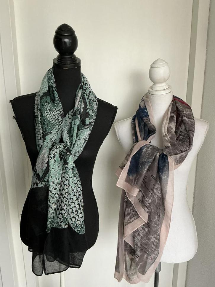 2 nieuwe Sjaals 90x180 leuk print groen en taupe blauw tint, Kleding | Dames, Mutsen, Sjaals en Handschoenen, Nieuw, Sjaal, Maat 42/44 (L)