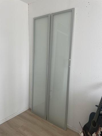 2 IKEA pax melkglas deuren  beschikbaar voor biedingen