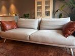 Bank van Design in Stock – Byen Lounge 3-zits bank, Huis en Inrichting, Banken | Bankstellen, Ophalen, Gebruikt, 100 tot 125 cm