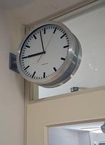 Dubbele wandklok, Huis en Inrichting, Woonaccessoires | Klokken, Ophalen of Verzenden, Gebruikt, Analoog, Wandklok