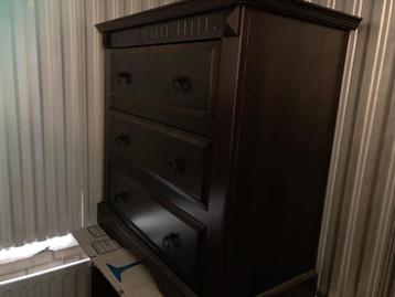 Gratis ladenkast, bureau en meidenkast