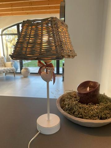 Clayre & Eef tafellamp met rattan lampenkap beschikbaar voor biedingen