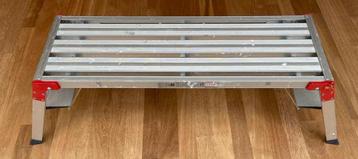 Altrex mini steiger 109 cm br  X 34 cm ,46 cm hoog  zitbank beschikbaar voor biedingen