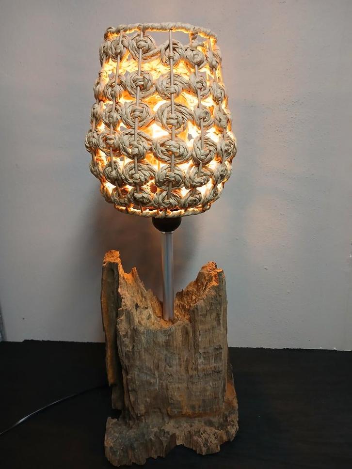 Stoere tafellamp van een stuk meerpaal, Huis en Inrichting, Lampen | Tafellampen, Nieuw, Minder dan 50 cm, Hout, Ophalen of Verzenden