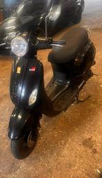 Scooter 25kmh, Fietsen en Brommers, Ophalen, Zo goed als nieuw, Benzine, Overige merken