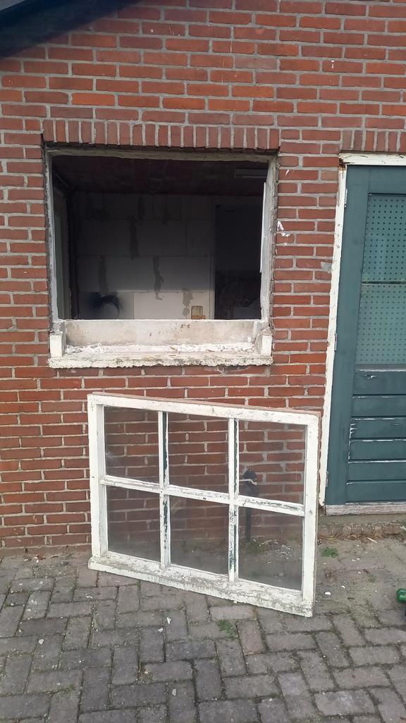 Stalraam beton, Doe-het-zelf en Verbouw, Kozijnen en Schuifpuien, Gebruikt, Raamkozijn, Overige materialen, 75 tot 150 cm, 75 tot 150 cm