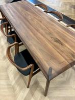 Walnoten eettafel (220x100 cm) gecombineerd met 6 walnoten