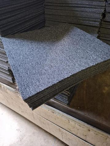 Tapijt tegels 50 x 50 cm grote partij beschikbaar voor biedingen