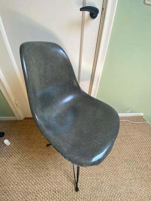 Eames by Modernica Elephant Grey Eiffel base, Huis en Inrichting, Stoelen, Gebruikt, Eén, Kunststof, Grijs, Ophalen of Verzenden
