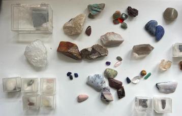 Verzameling stenen en mineralen beschikbaar voor biedingen